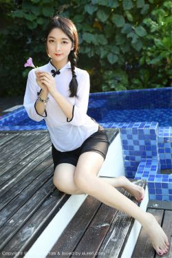 酒吧钢管舞美女